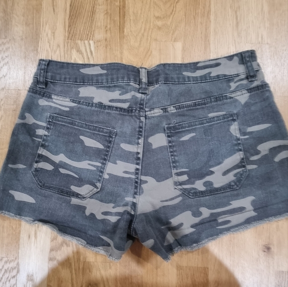 Jay Jays camo denim shorts - Picture 7 of 9